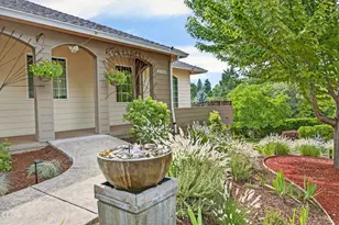 4600 Cloudcrest Dr, Medford, OR 97504 - Photo 3