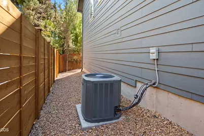 63137 Iner Loop, Bend, OR 97701 - Photo 3