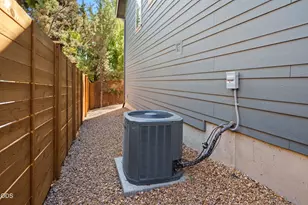 63137 Iner Loop, Bend, OR 97701 - Photo 3