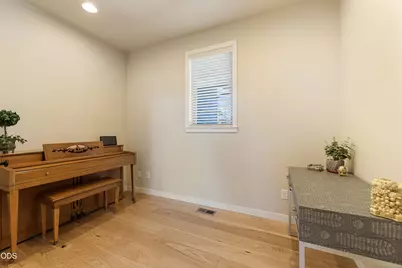 63137 Iner Loop, Bend, OR 97701 - Photo 19