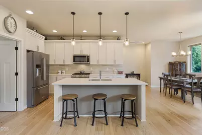 63137 Iner Loop, Bend, OR 97701 - Photo 13