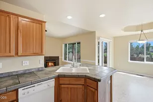 592 NE Redwood Ave, Redmond, OR 97756 - Photo 7