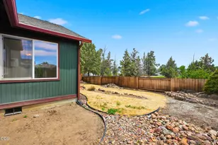 592 NE Redwood Ave, Redmond, OR 97756 - Photo 23