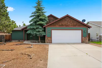 592 NE Redwood Avenue, Redmond, OR 97756 - Photo 1