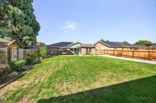 848 Forest Glen Dr, Central Point, OR 97502 - Photo 7