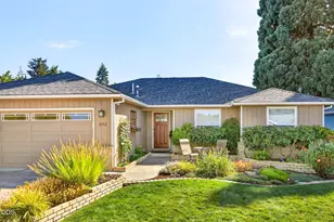 848 Forest Glen Dr, Central Point, OR 97502 - Photo 9
