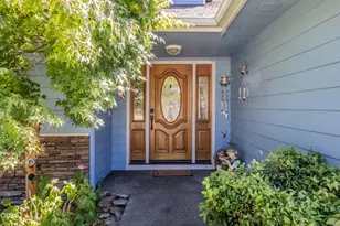 209 N W Stone Fly Ct, Grants Pass, OR 97526 - Photo 3