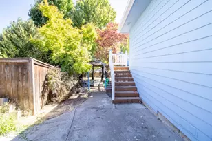 209 N W Stone Fly Ct, Grants Pass, OR 97526 - Photo 29