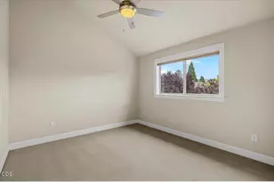 965 Camelot Dr, Ashland, OR 97520 - Photo 17