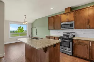 965 Camelot Dr, Ashland, OR 97520 - Photo 9