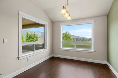 965 Camelot Drive, Ashland, OR 97520 - Photo 11