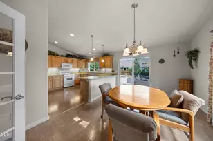 2142 NW Nickernut Ave, Redmond, OR 97756 - Photo 9