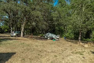 800 Homewood Rd, Grants Pass, OR 97527 - Photo 17
