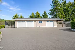 4935 Cherry Ln, Medford, OR 97504 - Photo 51