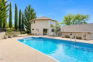 4935 Cherry Ln, Medford, OR 97504 - Photo 3