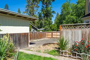 736 NW 3rd St, Grants Pass, OR 97526 - Photo 37