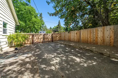 736 NW 3rd Street, Grants Pass, OR 97526 - Photo 5