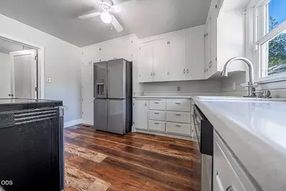 736 NW 3rd Street, Grants Pass, OR 97526 - Photo 21