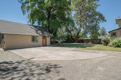 289 E Park Street, Grants Pass, OR 97527 - Photo 33