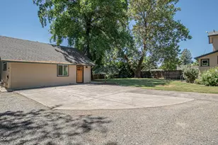 289 E Park St, Grants Pass, OR 97527 - Photo 33