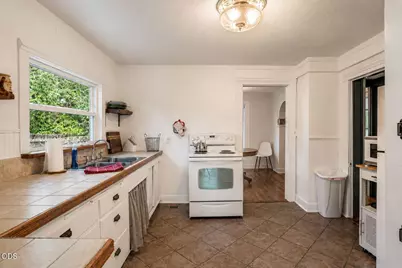 289 E Park Street, Grants Pass, OR 97527 - Photo 13