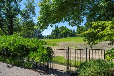 232 Island Pointe Drive, Medford, OR 97504 - Photo 3