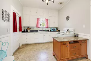 700 N 5th, Jacksonville, OR 97530 - Photo 7