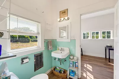 700 N 5th, Jacksonville, OR 97530 - Photo 17