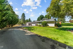 181 Jo Creek Pl, Merlin, OR 97532 - Photo 3