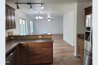 2470 Herrington Way, Medford, OR 97504 - Photo 7