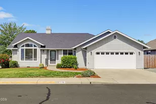 538 SW Leonard St, Grants Pass, OR 97526 - Photo 1