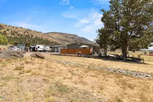 11453 Hill Rd, Klamath Falls, OR 97603 - Photo 45