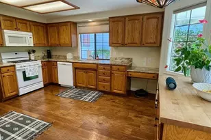 2446 Heritage Way, Medford, OR 97504 - Photo 21