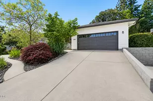 2446 Heritage Way, Medford, OR 97504 - Photo 3