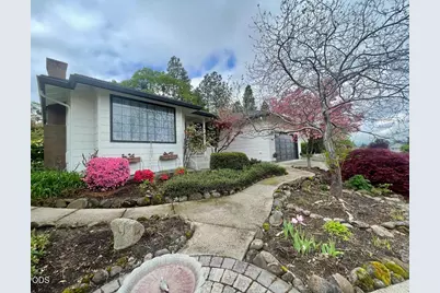 2446 Heritage Way, Medford, OR 97504 - Photo 3