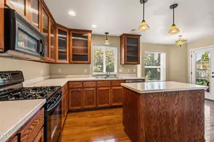 657 Spring Valley Dr, Medford, OR 97501 - Photo 9