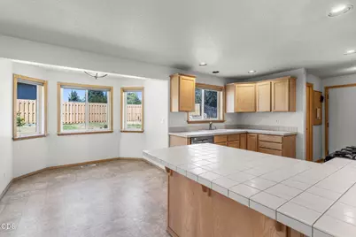 3672 SW Volcano Avenue, Redmond, OR 97756 - Photo 21