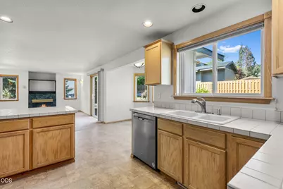 3672 SW Volcano Avenue, Redmond, OR 97756 - Photo 25