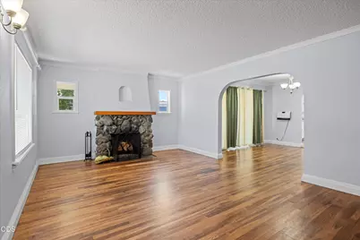 407 W Jackson Street, Medford, OR 97501 - Photo 3