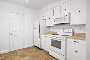 407 W Jackson St, Medford, OR 97501 - Photo 9
