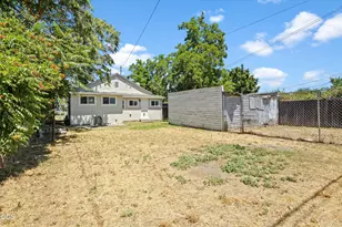407 W Jackson St, Medford, OR 97501 - Photo 27