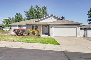 11 Devonwood Ct, Eagle Point, OR 97524 - Photo 1