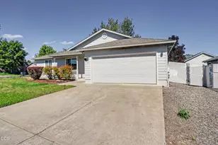 11 Devonwood Ct, Eagle Point, OR 97524 - Photo 3