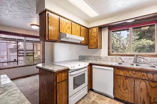 64699 McGrath Rd, Bend, OR 97701 - Photo 15