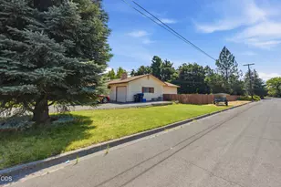 1711 SW 17th St, Redmond, OR 97756 - Photo 27
