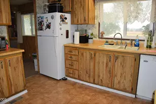 19 Ames St, Madras, OR 97741 - Photo 5