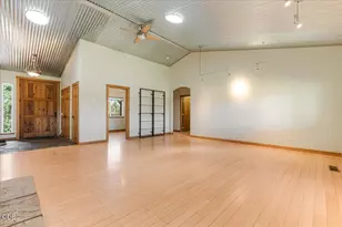 69175 Holmes Rd, Sisters, OR 97759 - Photo 5