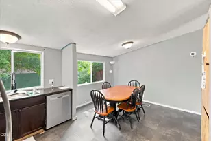 222 Meadow Ln, Eagle Point, OR 97524 - Photo 13