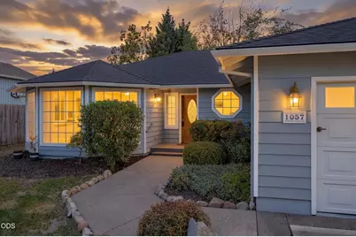 1057 Brookdale Avenue, Medford, OR 97504 - Photo 1