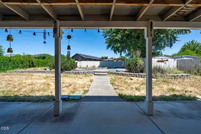 598 Laurel Street, Eagle Point, OR 97524 - Photo 5